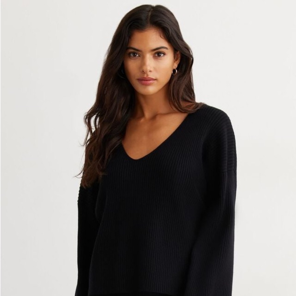 Dynamite Ribbed V Neck Sweater Size XS